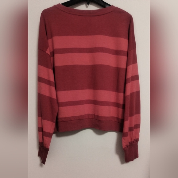 [5x$20] New Red Stripes Top / Size L Junior - Picture 3 of 6